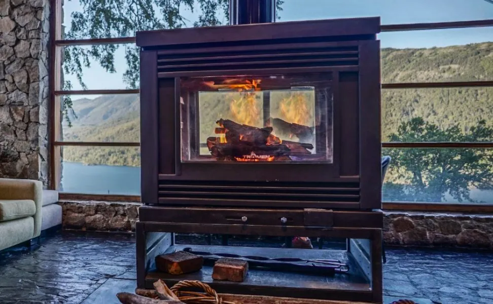 Ombú wood heater Double door in a living room with mountain views