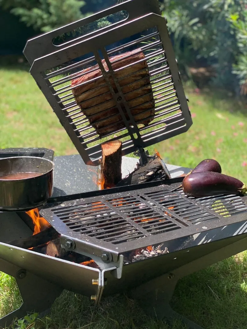 Fogonero with a cross making a barbecue